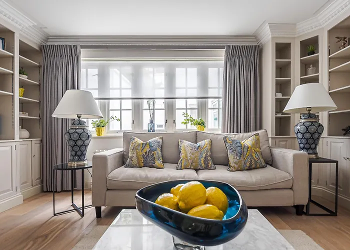 Exclusive 3Br Mews Home In Belgravia With Ac And Garage Parking