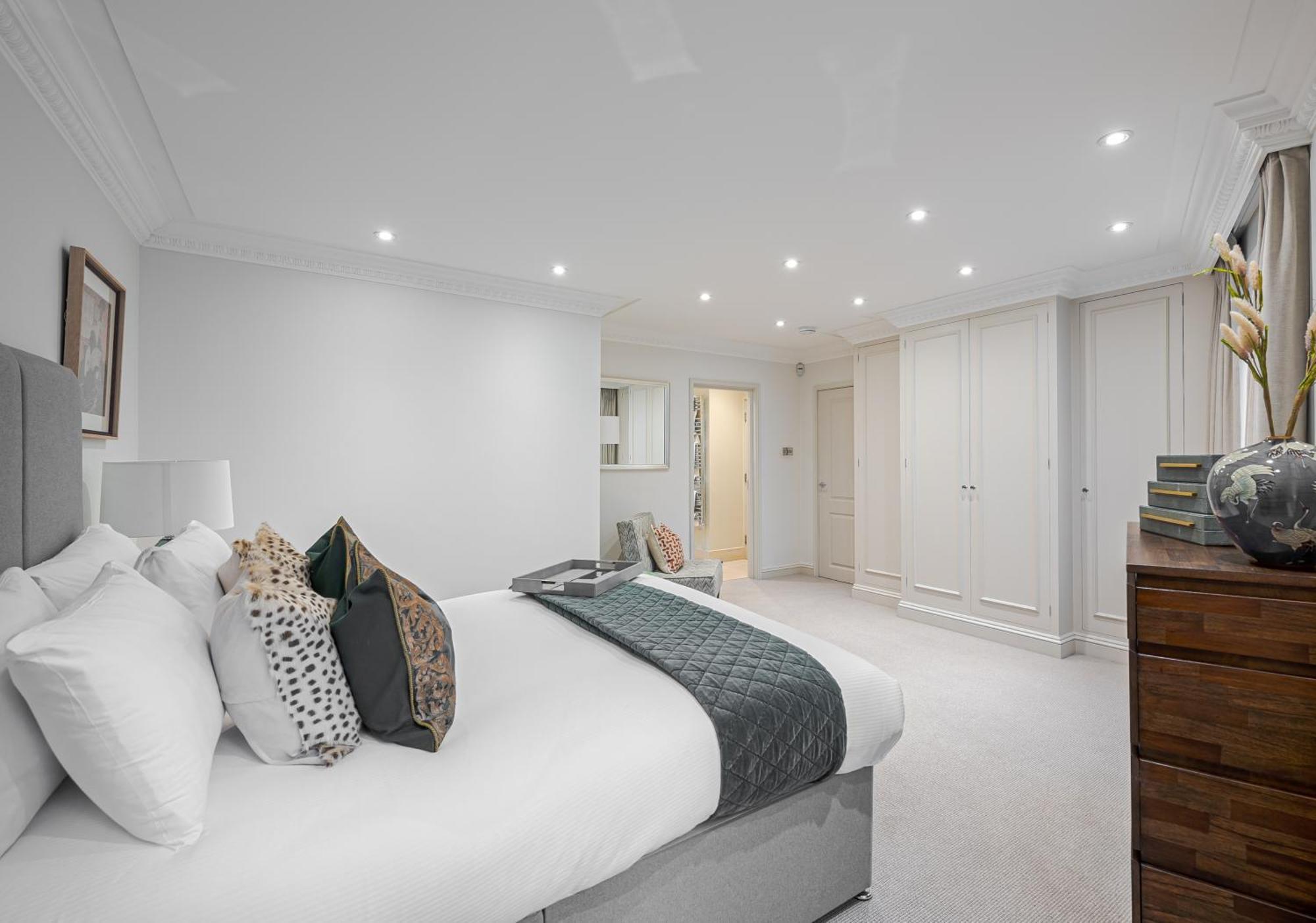 Exclusive 3Br Mews Home In Belgravia With Ac And Garage Parking *